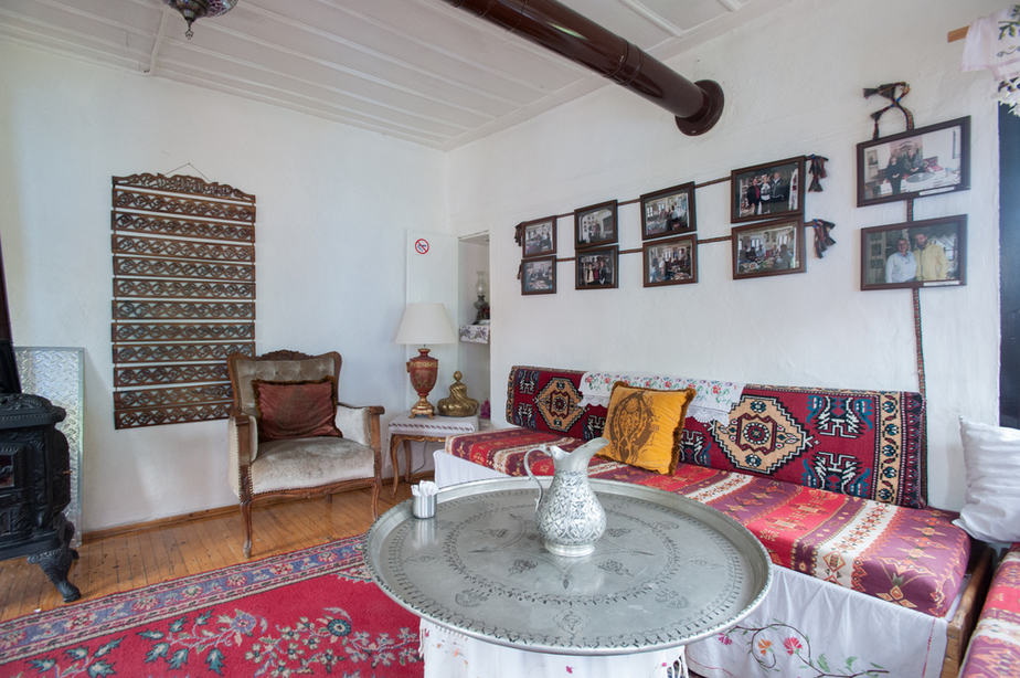 Old And White Traditional Living Room