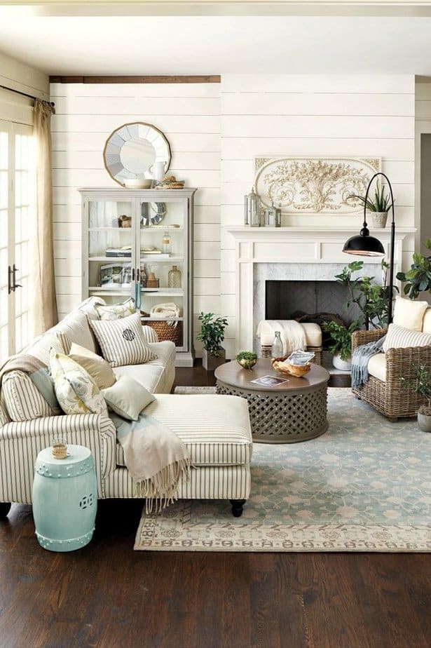 Relaxed French Country Living Room 682x1024 