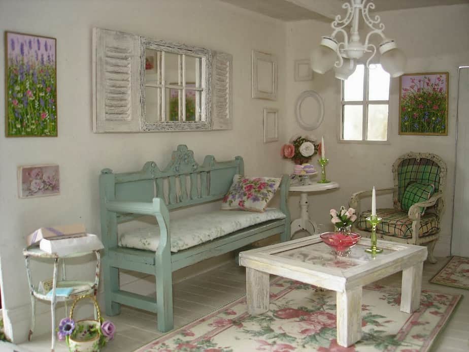 veranda-inspired shabby chic living room. Source: backtobasicliving.com