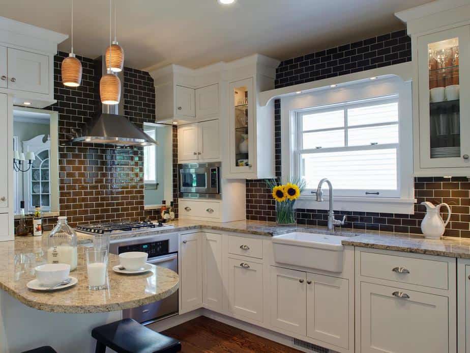 Dark, Tile-Shaped Modern Backsplash