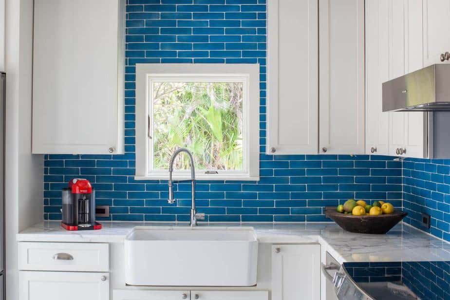 Bright, Simple Kitchen Backsplash Ideas