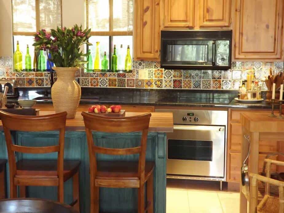 Traditional Country Kitchen Island
