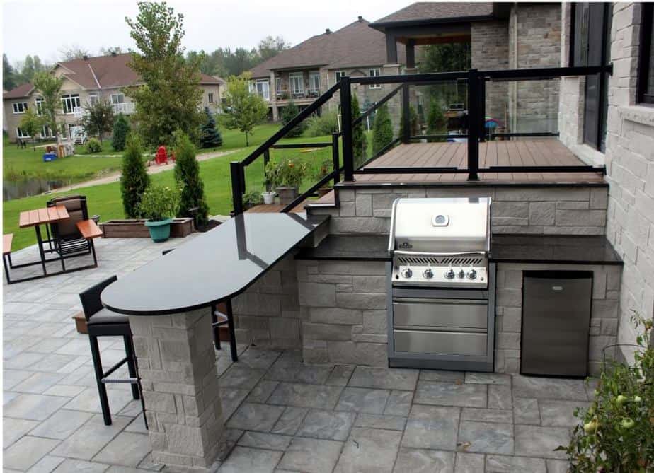 Slim and Simple Outdoor Kitchen