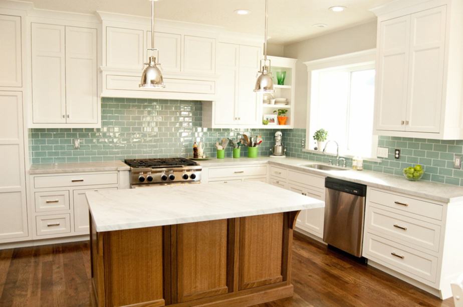 Simple Farmhouse Kitchen Island 