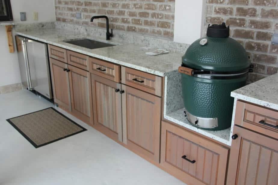 Outdoor Kitchen with Awesome Cabinet