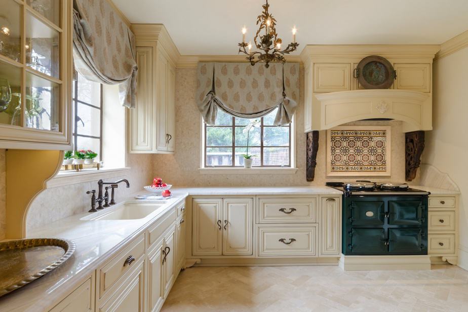 Comfortable French Country Kitchen