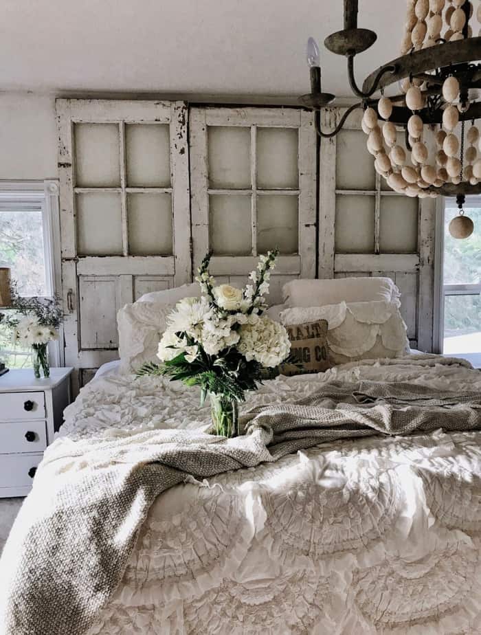 Old-Fashioned Shabby Chic Bedroom
