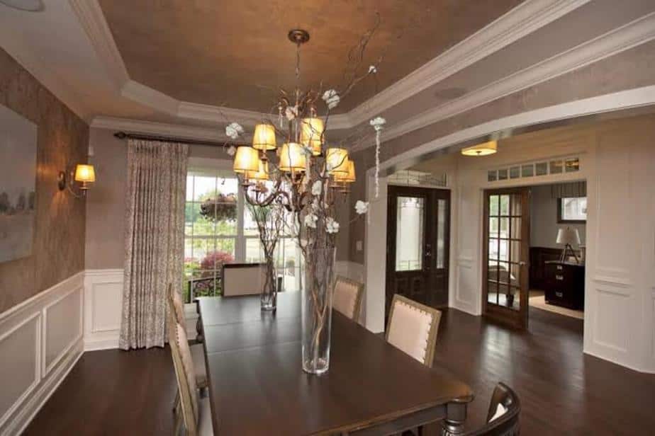 Dining Room with Tray Ceiling 