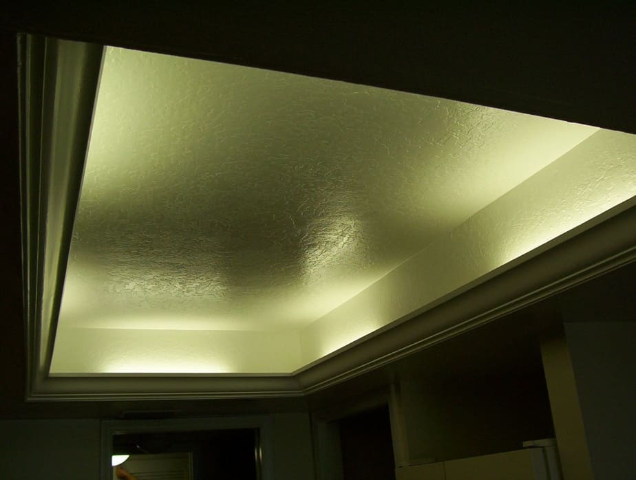 Tray ceiling lighting rope 