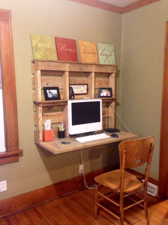 Built in Wood Pallet DIY Computer Desk