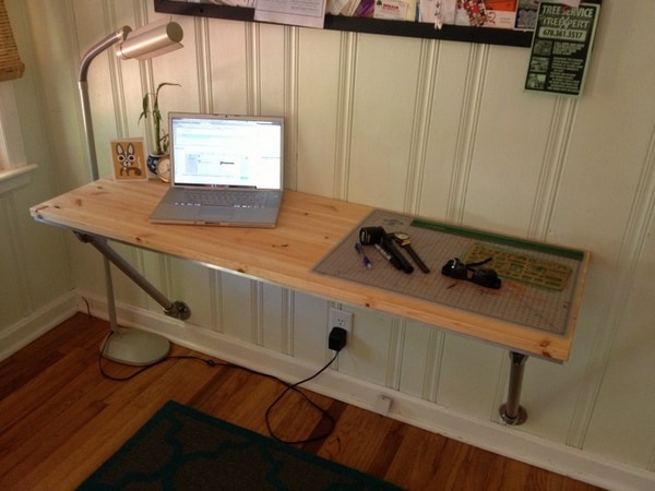 Easy-to-Make DIY Computer Desk