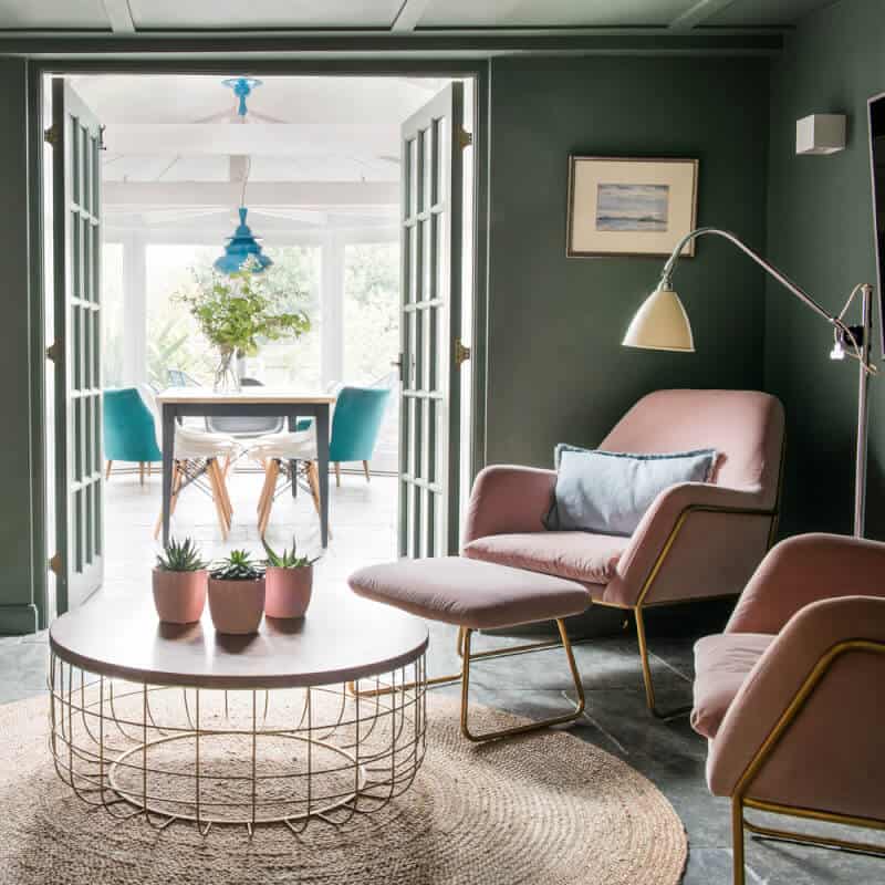 Colors That Go Good with Green and peach armchairs