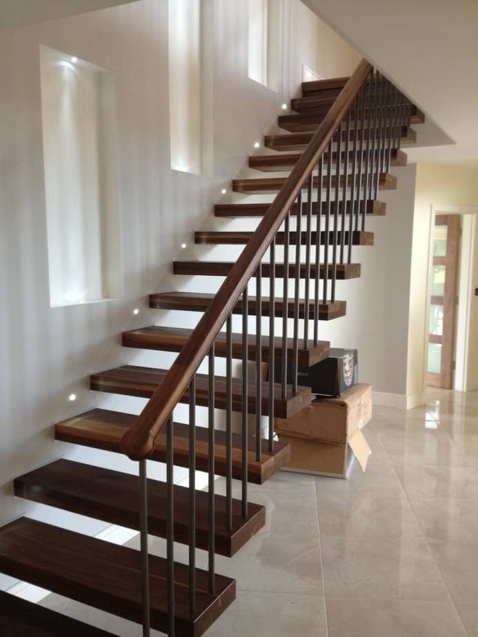 Traditional stairway railing design