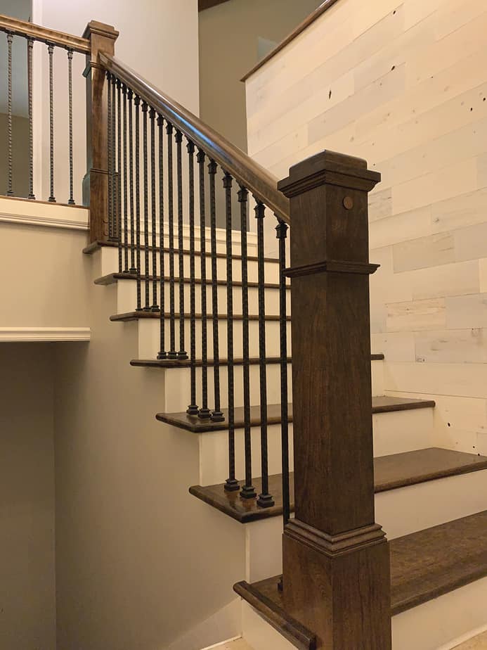 Wood railing with cottage style