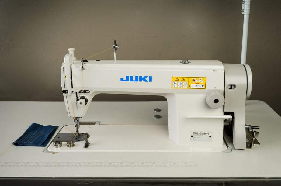 Машинка juki ddl. Швейная машинка Juki DDL-5550. Швейная машина Juki DDL 8000a. Juki DDL-5600nj.