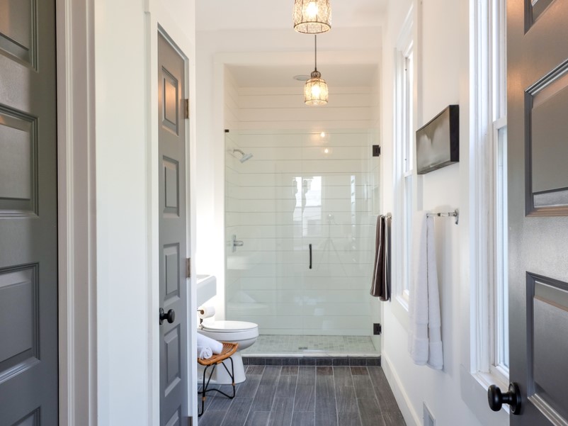 15 White Bathroom Ideas 2020 (Simple yet Elegant) 12