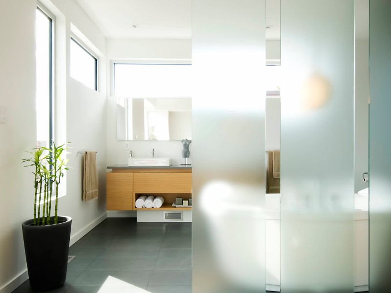15 White Bathroom Ideas 2020 (Simple yet Elegant) 2