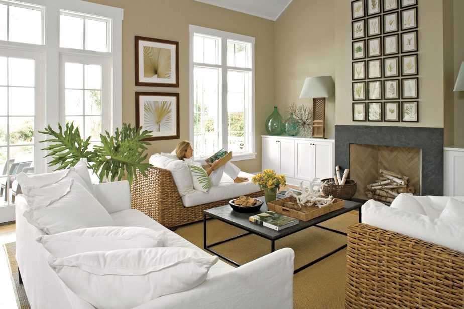Coastal-Styled Neutral Living Room. 
