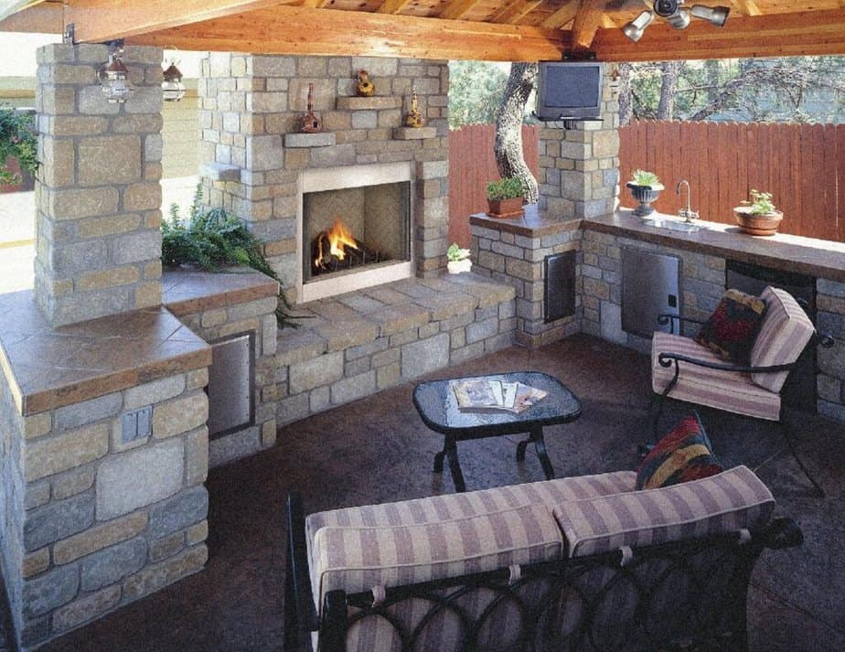 Outdoor Kitchen with Trendy Fireplace