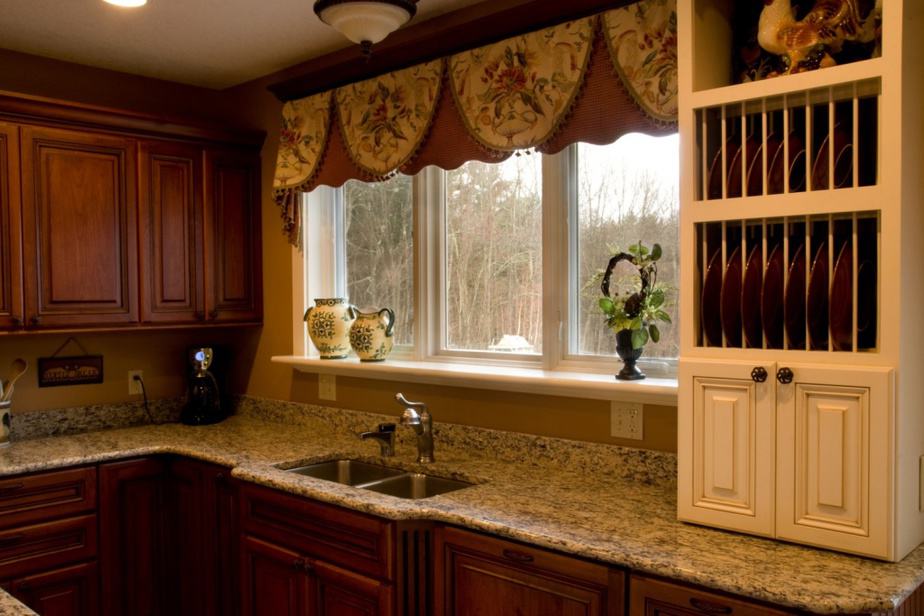 Elegant Kitchen Valance