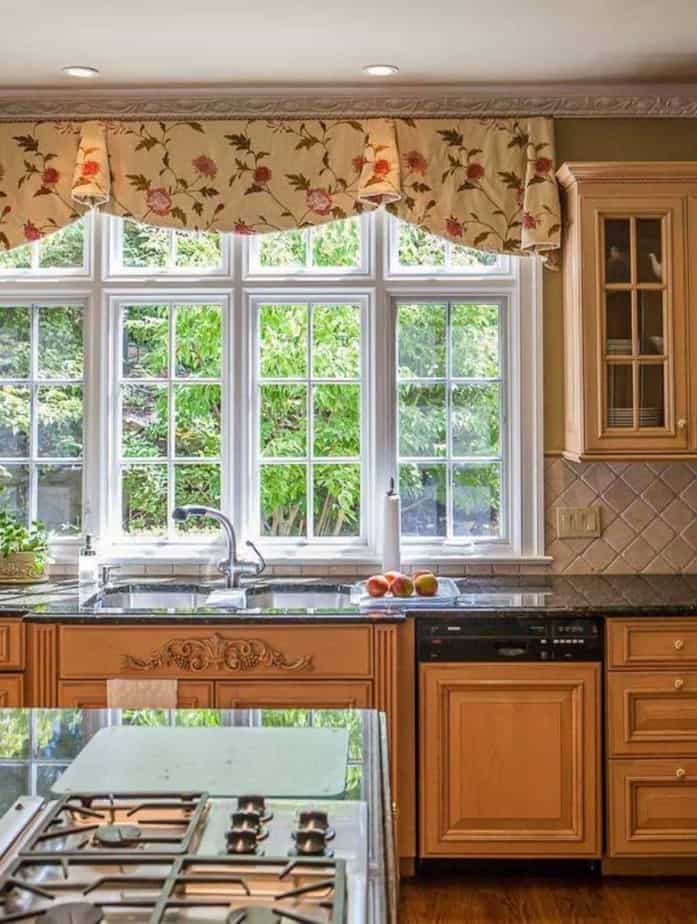 Lovely Kitchen Valance