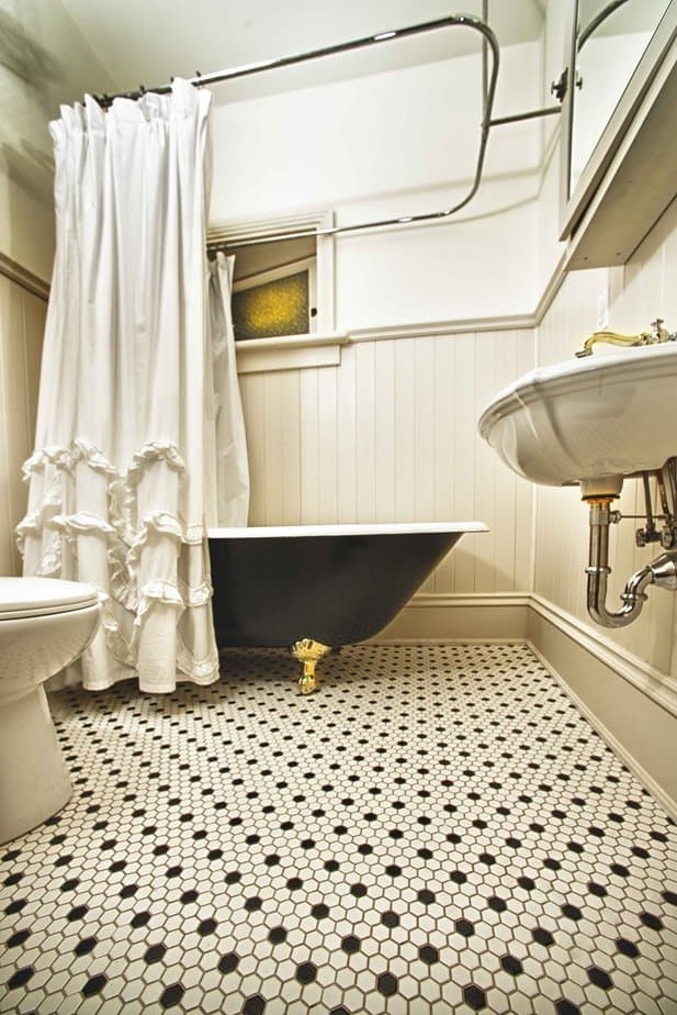 Alluring Retro Bathroom