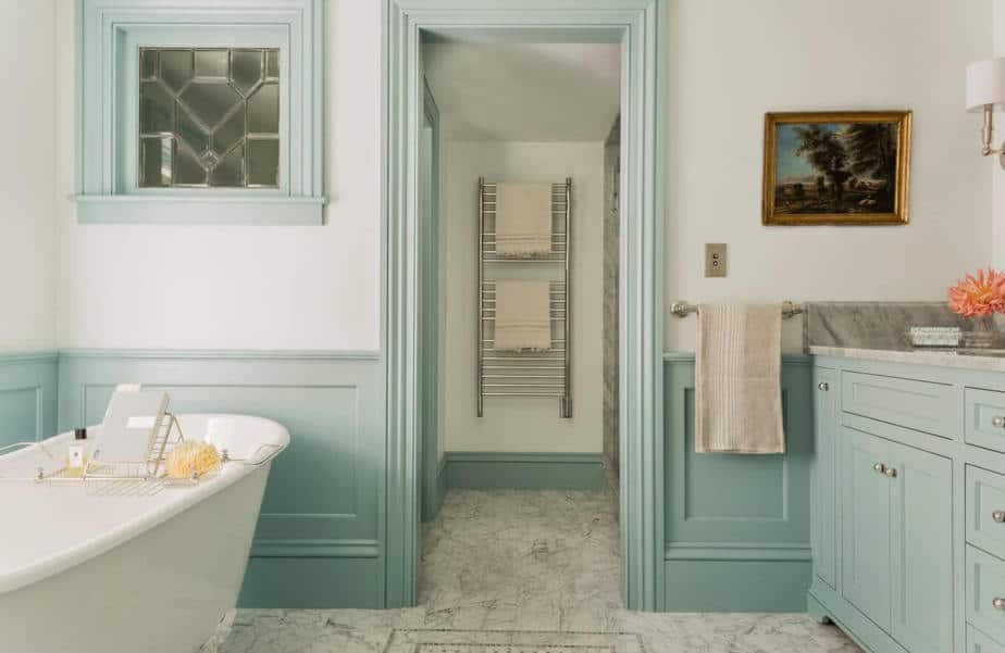 Lovely Bathroom Wainscoting