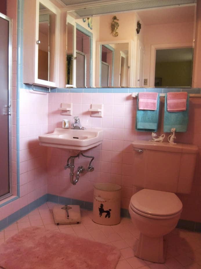 Sweet Retro Bathroom 