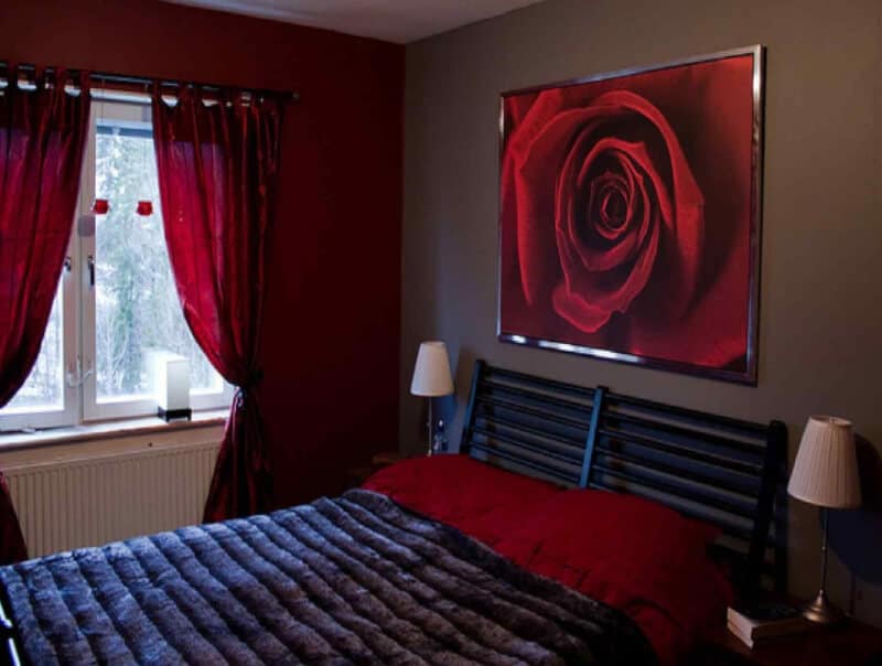 Colors That Go with Red in Bedroom and black